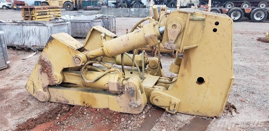 CAT D8R Skarifikatori