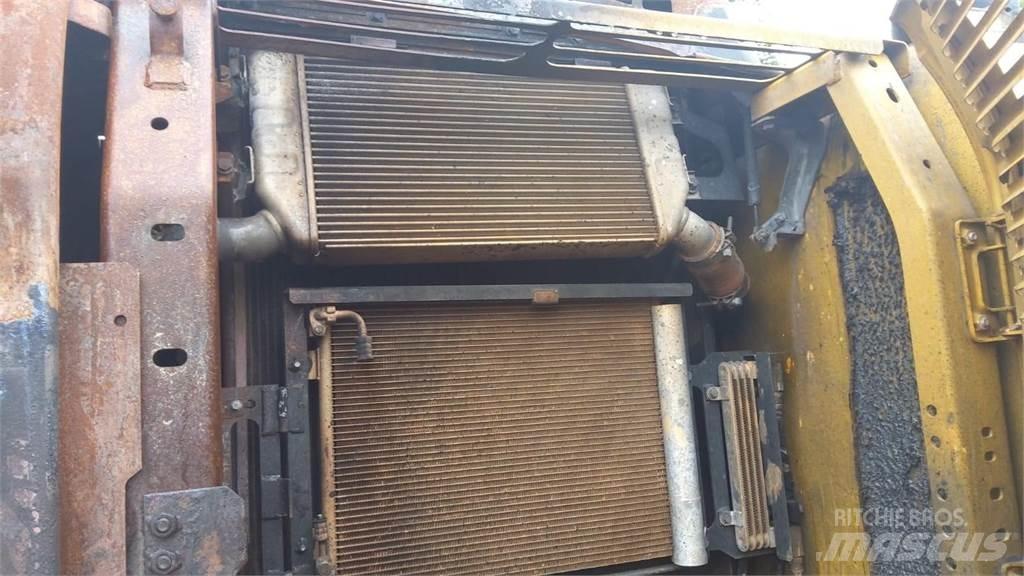 Komatsu PC210 Bageri gusjeničari