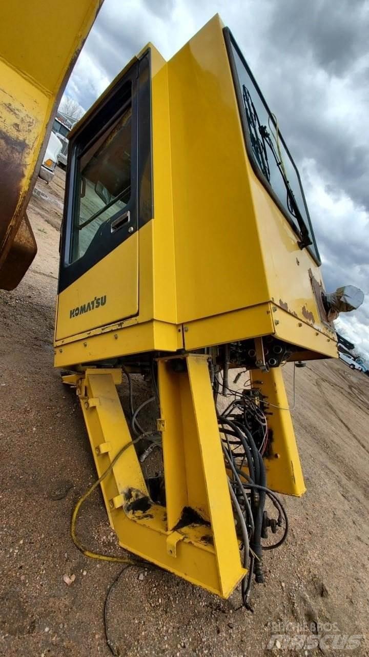 Komatsu WA1200 Kabine i unutrašnjost