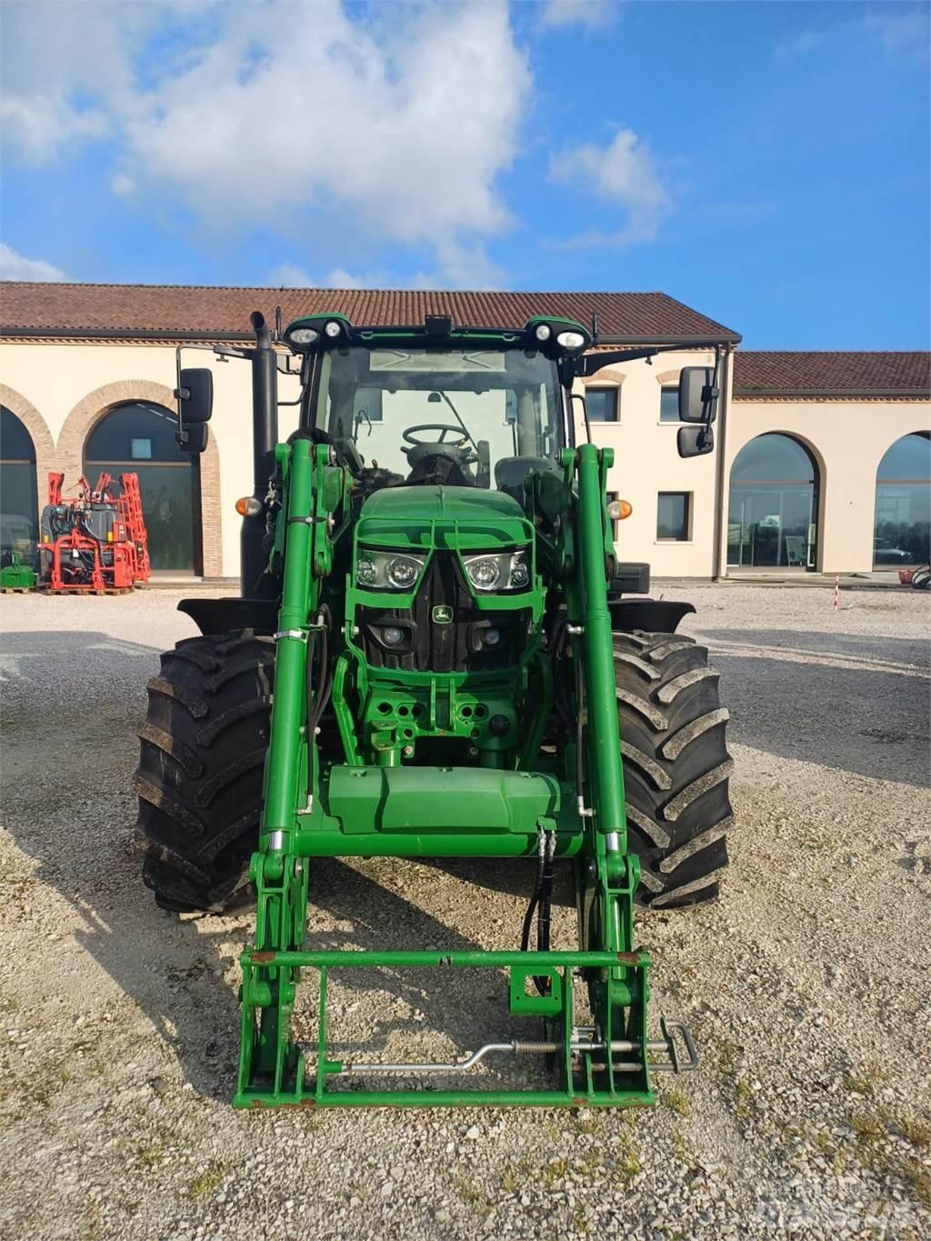 John Deere 6110 R Traktori