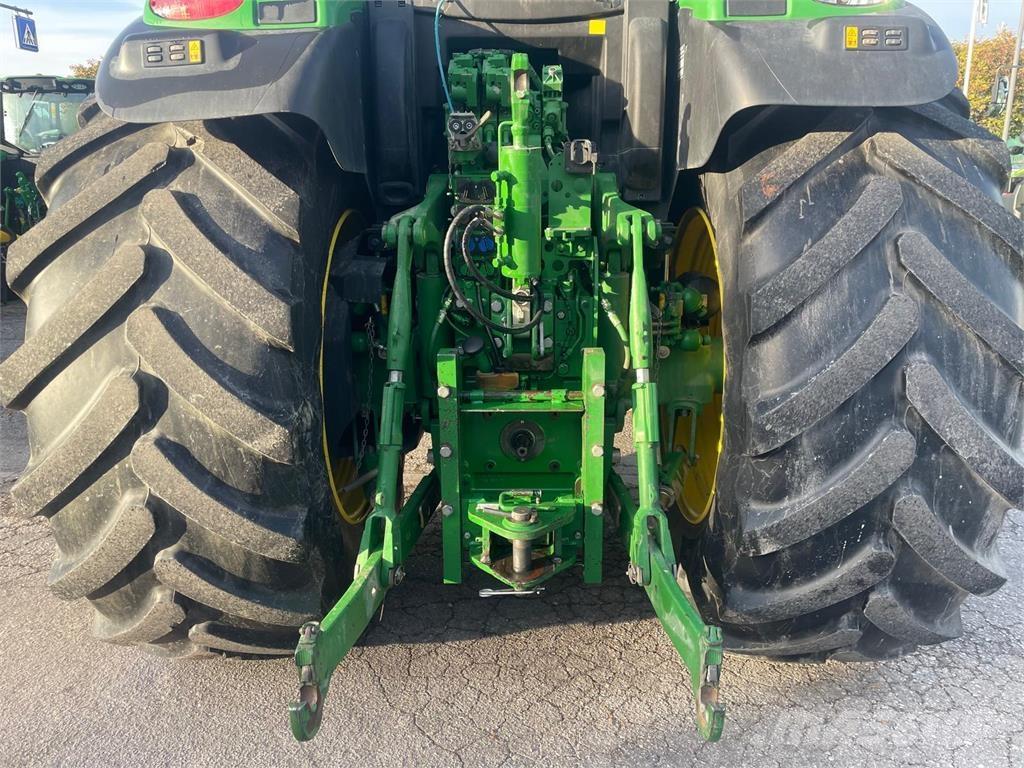 John Deere 6175 R Traktori