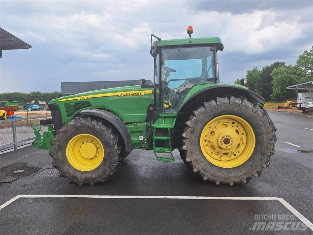 John Deere 8320 Traktori