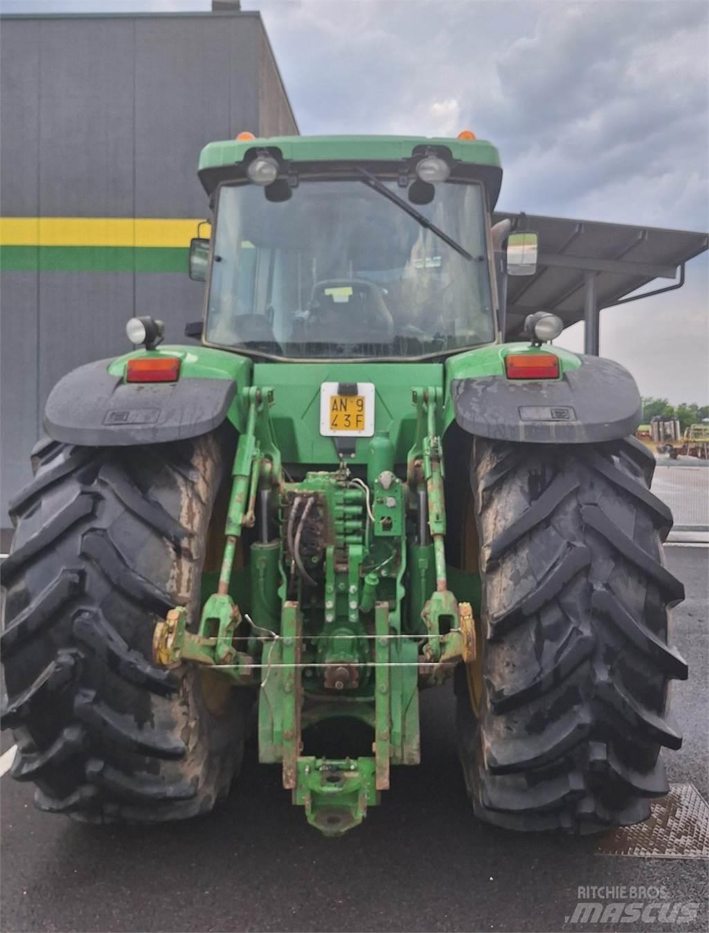 John Deere 8320 Traktori