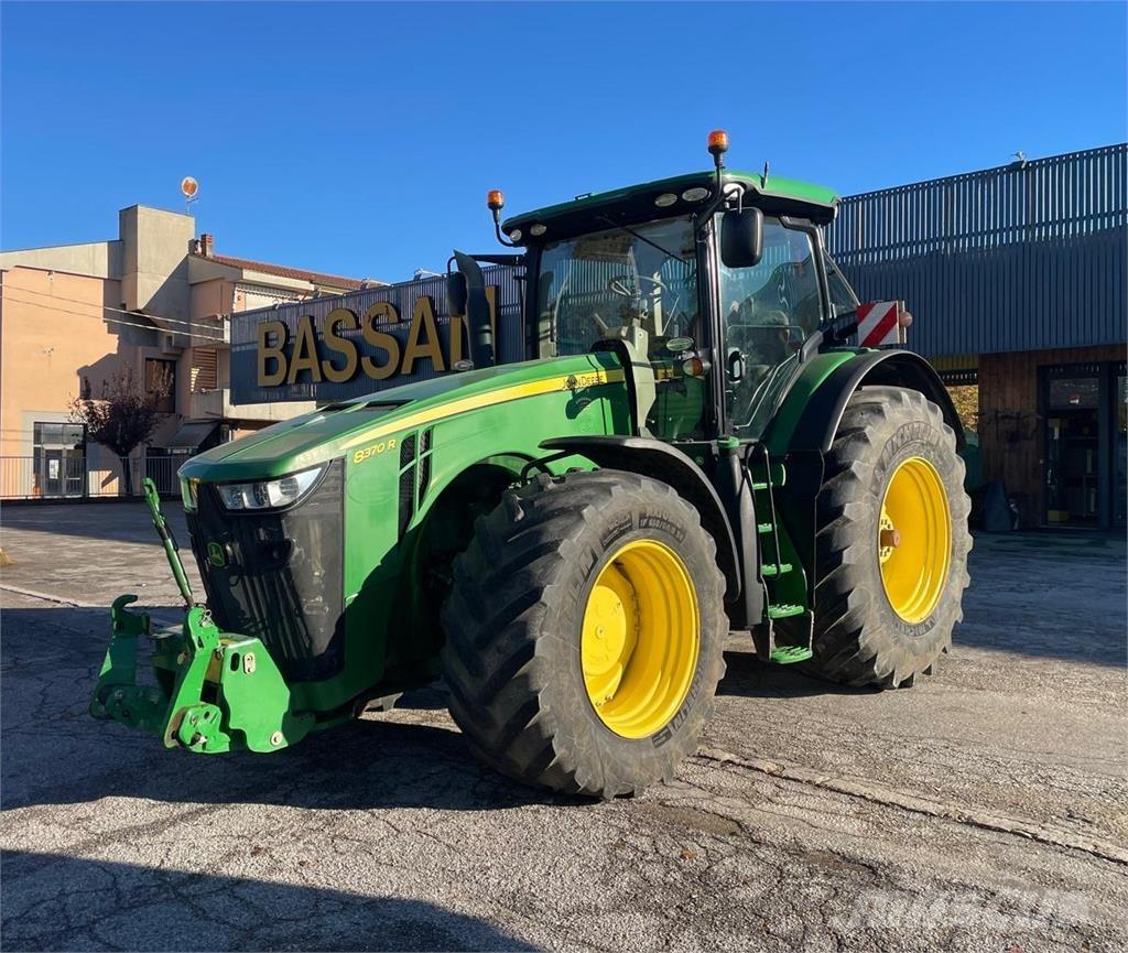 John Deere 8370 R Traktori