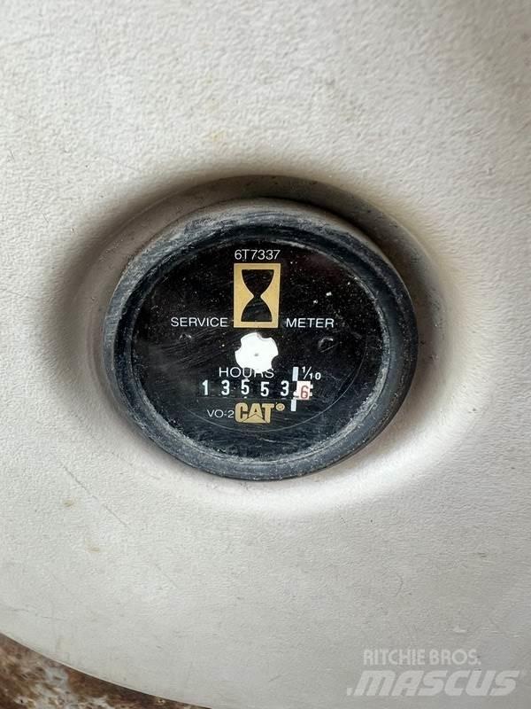 CAT 330. Bageri gusjeničari