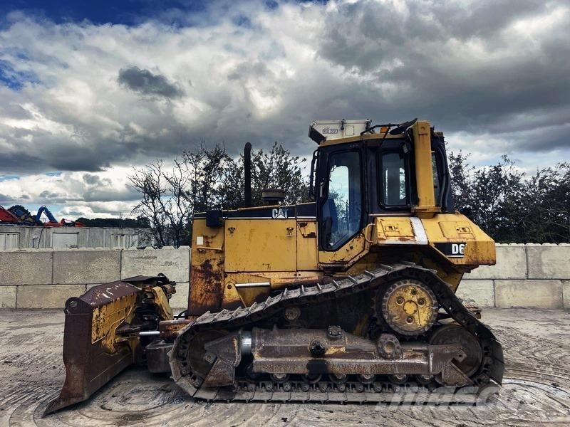 CAT D6M Buldožeri gusjeničari