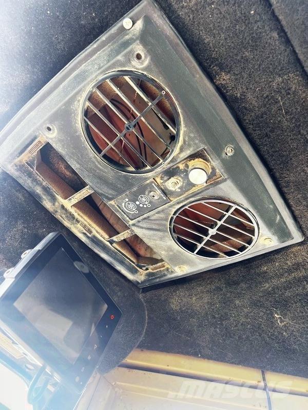 CAT D6M Buldožeri gusjeničari