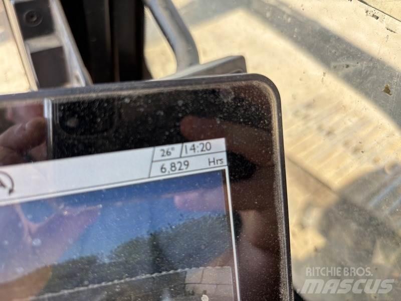 JCB 220X L 4F Bageri gusjeničari