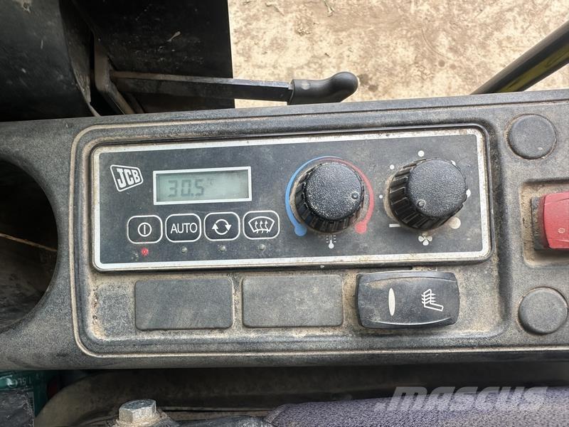 JCB JS130 Bageri gusjeničari