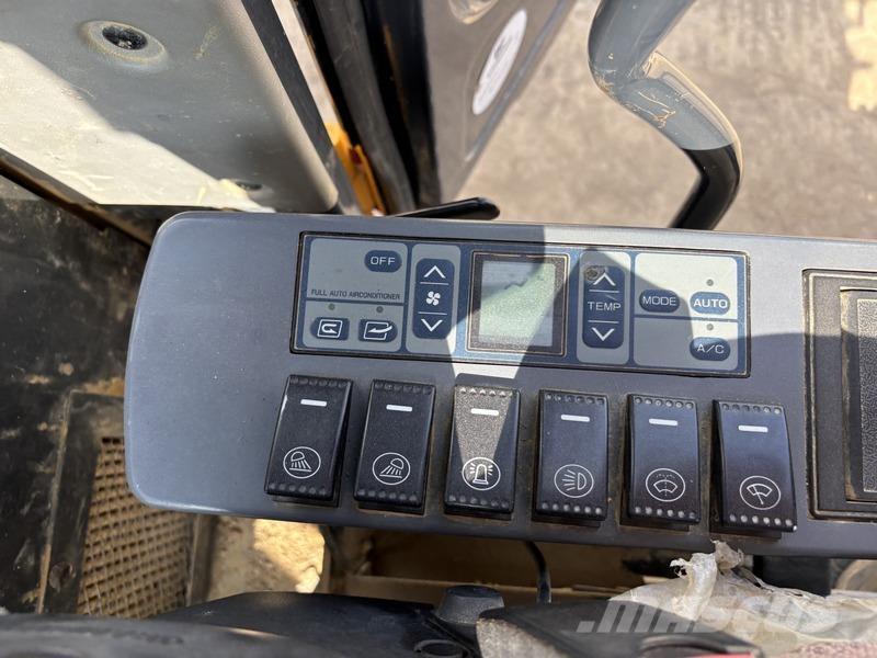 LiuGong CLG915E Bageri gusjeničari