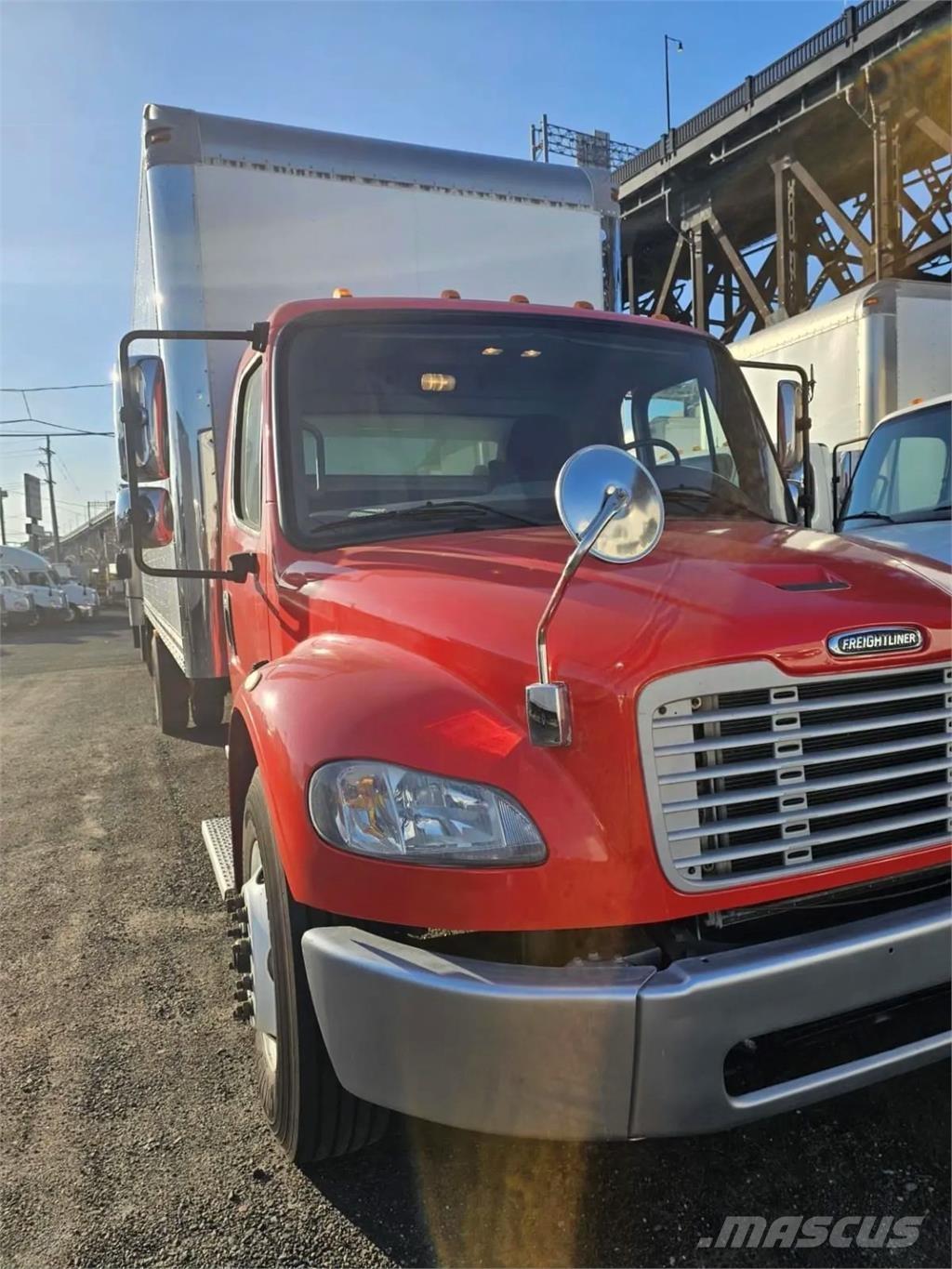 Freightliner M2 Sanduk kamioni