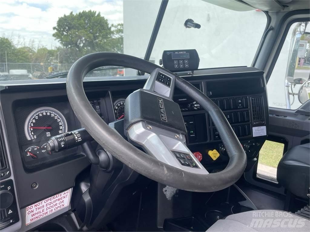 Mack GR64F Kiper kamioni