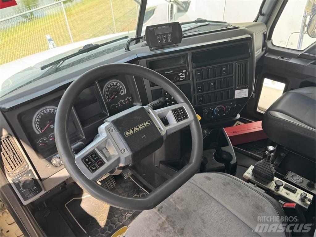 Mack GR64F Kiper kamioni