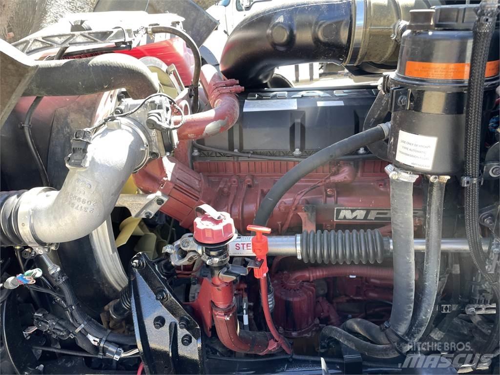 Mack GR64F Rol kiper kamioni s kukama za dizanje