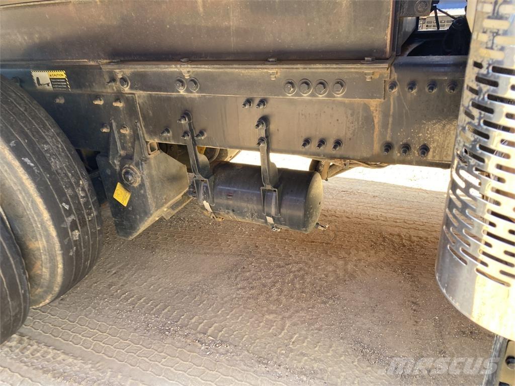 Mack GR64F Kiper kamioni