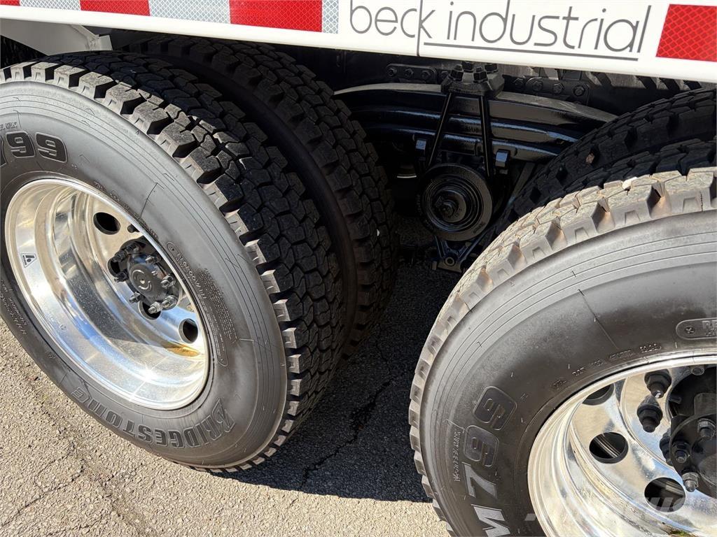 Mack GR64FR Kamioni mikseri za beton