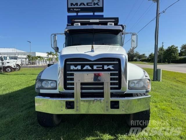 Mack GU713 Traktorske jedinice