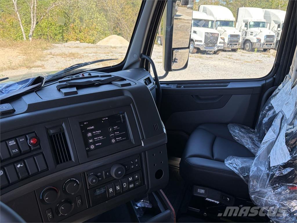 Volvo VAH64600 Rol kiper kamioni s kukama za dizanje