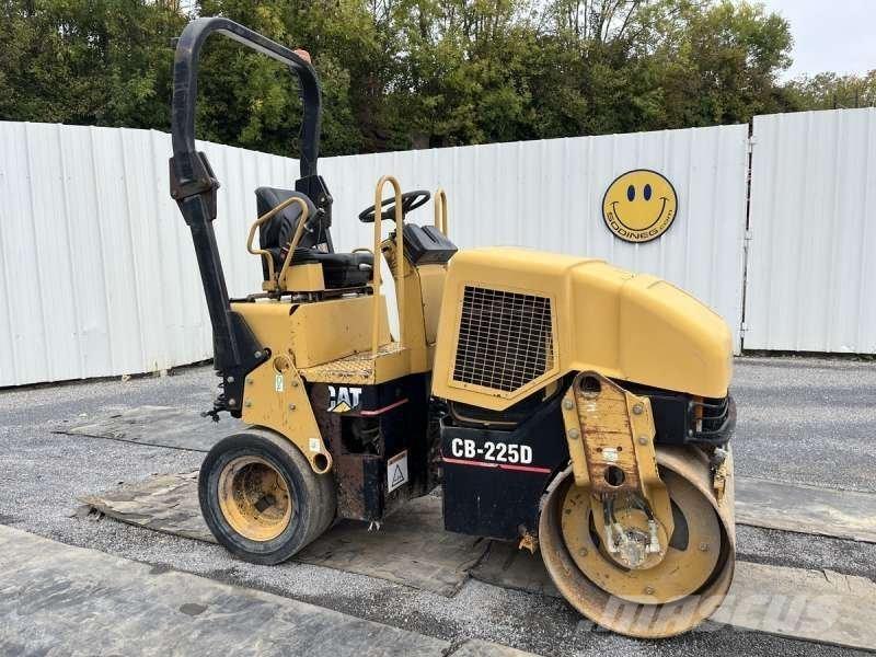 CAT CB225D Kompaktori zemlje