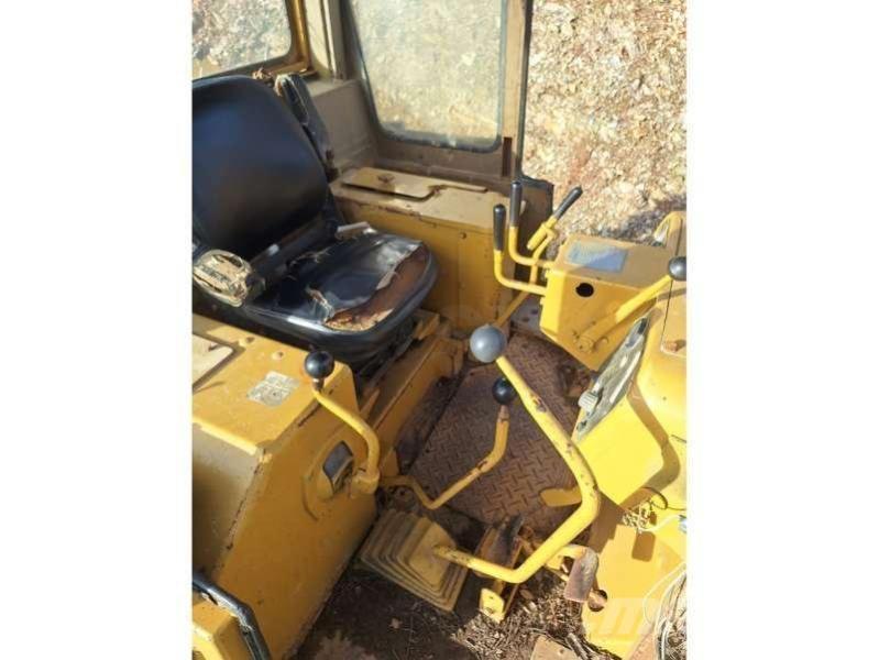 CAT D6D Buldožeri gusjeničari