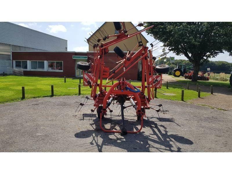 Kuhn GF7802 Okretači i sakupljači sijena