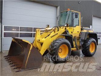 Komatsu WA320 Utovarivači na kotačima