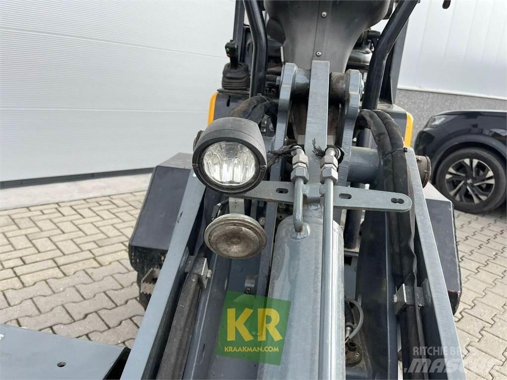 GiANT D332 Prednji utovarivači i bageri