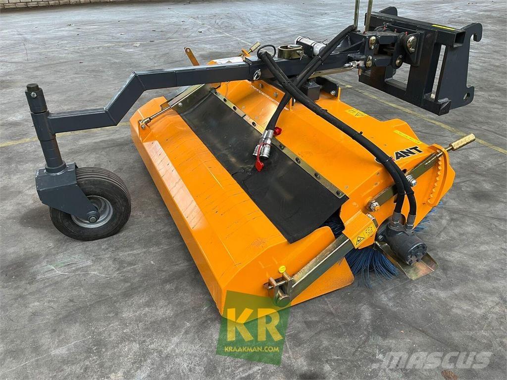 GiANT Veegmachine Strojevi za metenje