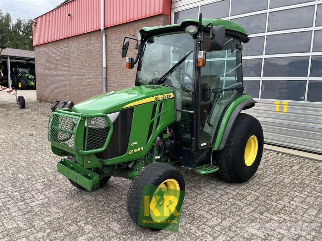 John Deere 3038R Kompaktni (mali) traktori