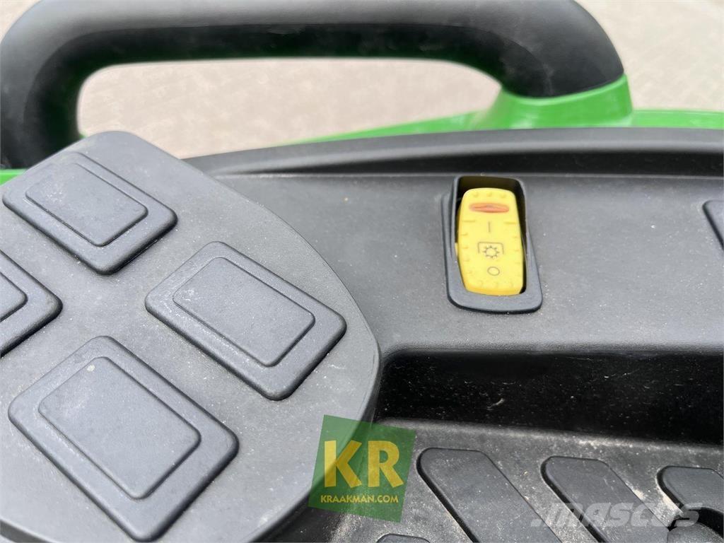 John Deere 4066M Kompaktni (mali) traktori