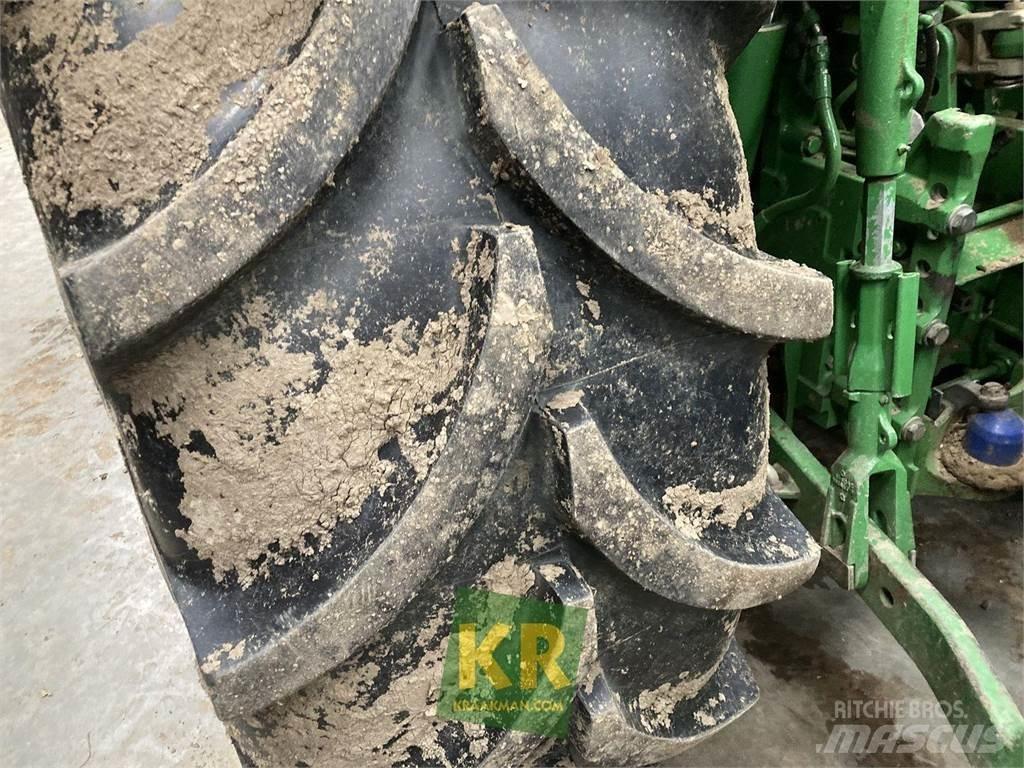 John Deere 6155R Traktori