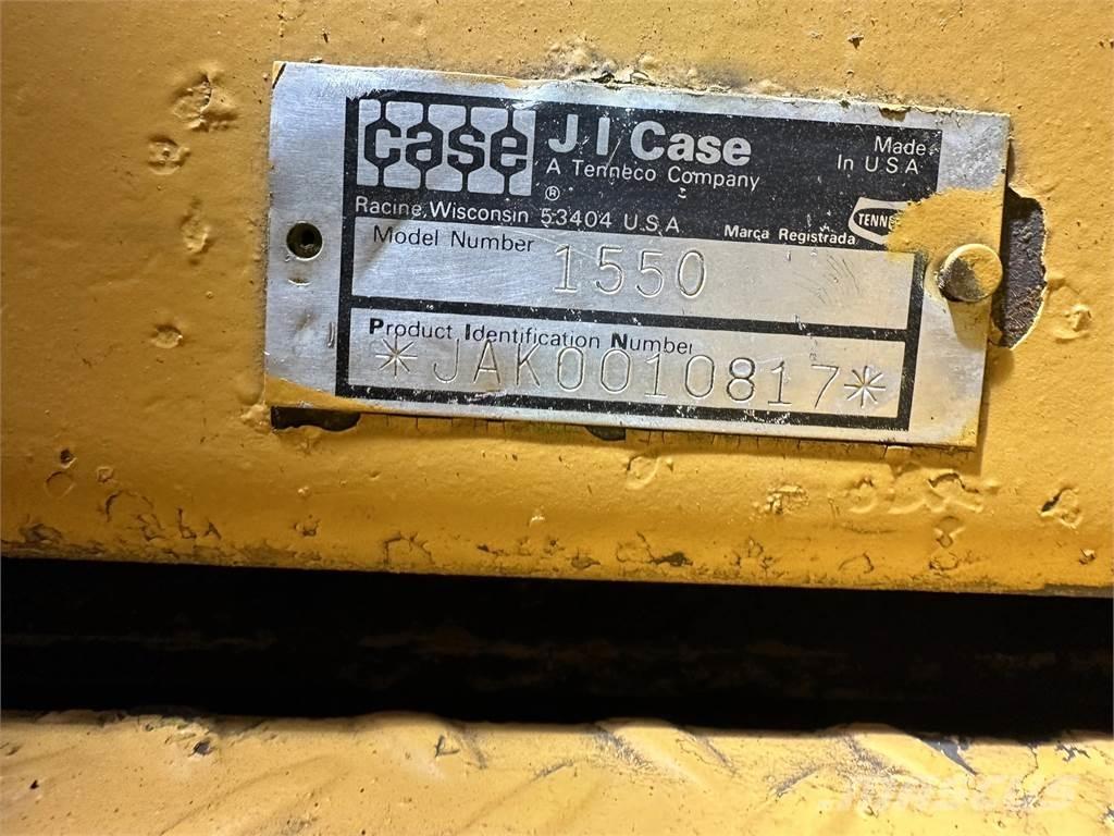 CASE 1550 Buldožeri gusjeničari