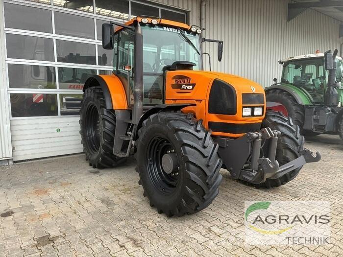 CLAAS ARES 735 Traktori