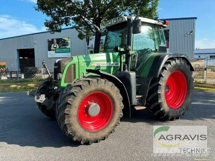 Fendt 714 VARIO Traktori