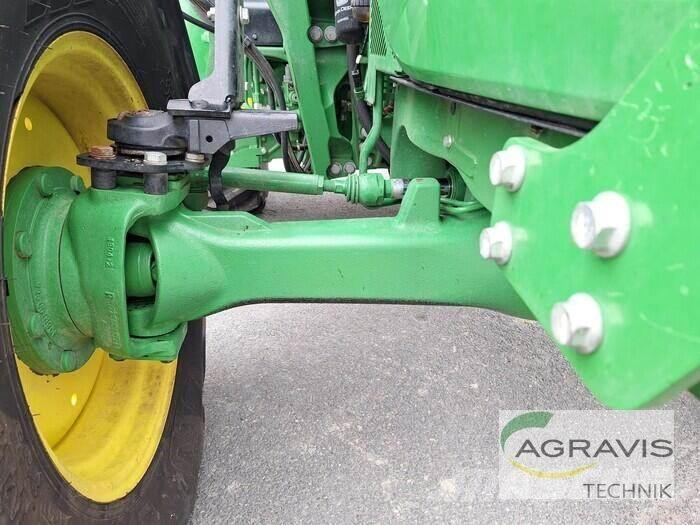 John Deere 5100 R Traktori