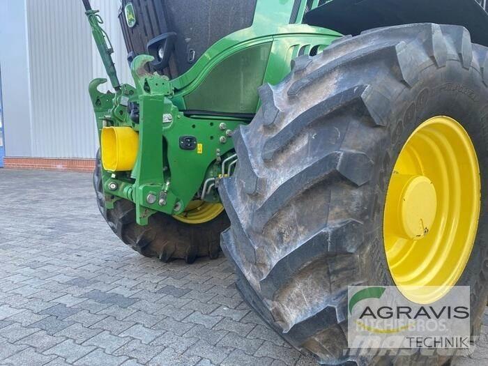 John Deere 6215 R Traktori