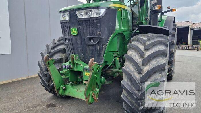 John Deere 7270 R Traktori