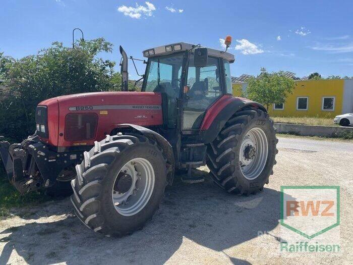 Massey Ferguson 8250-4 Traktori