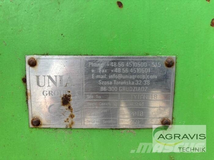 Unia TYTAN 18 Rasipači mineralnog  gnojiva