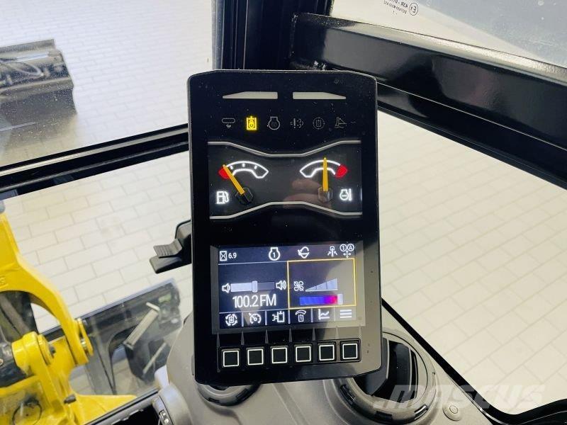 CAT 302CR-05A Bageri na kotačima