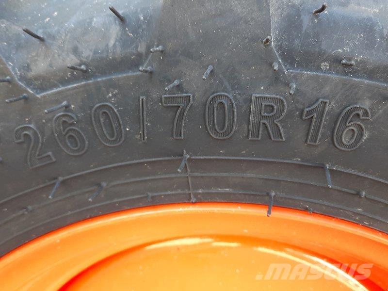 Kubota L1-382 Kompaktni (mali) traktori
