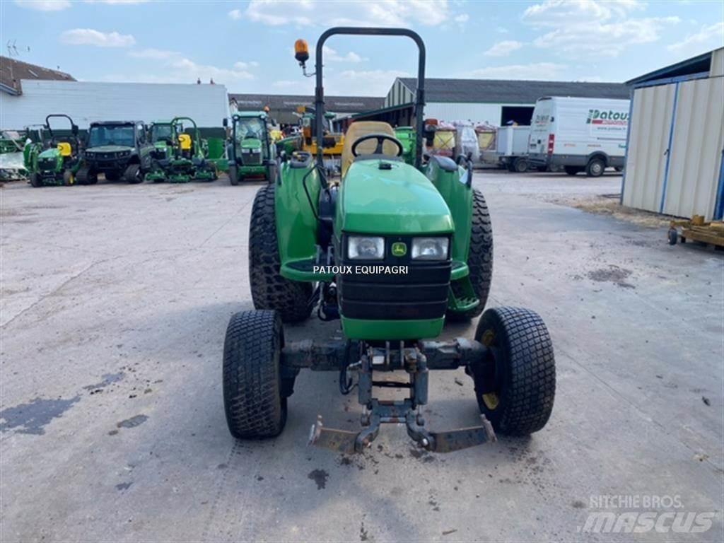 John Deere 4710 Traktori
