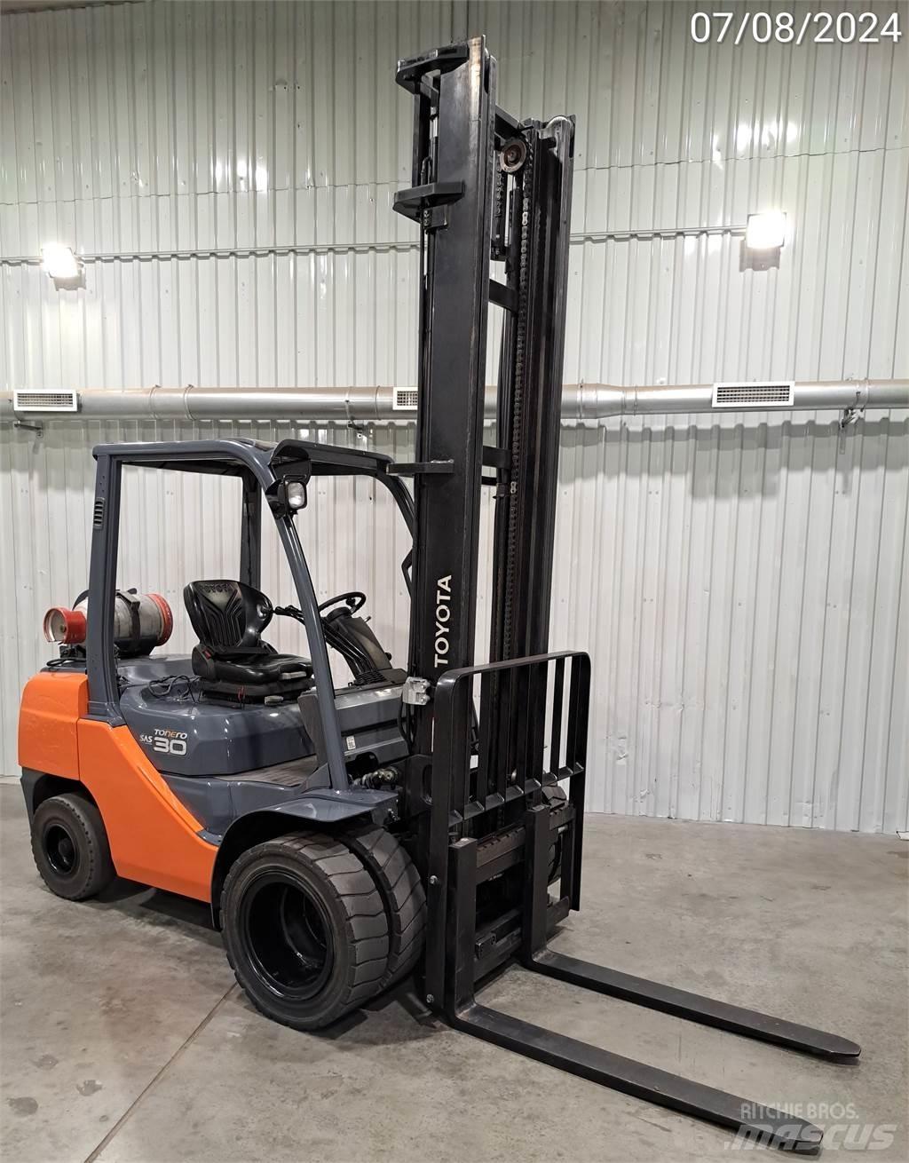Toyota 02-8FGF30 Plinski viličari