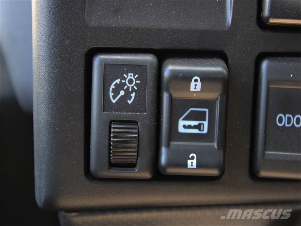Isuzu NPR-HD Rol kiper kamioni s kukama za dizanje