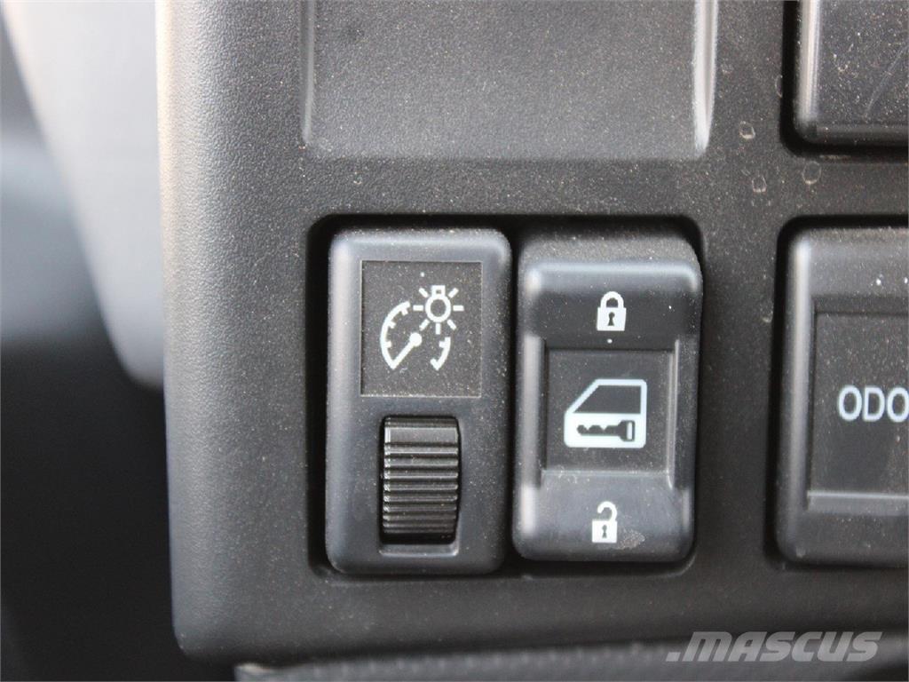 Isuzu NPR-HD Rol kiper kamioni s kukama za dizanje