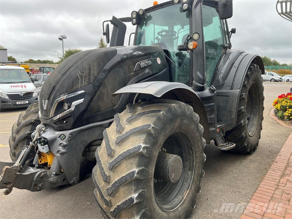 Valtra T255V Traktori