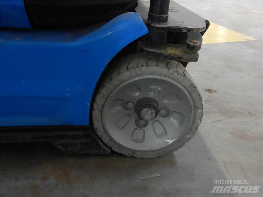 Manitou 100VJR Vertikalne radne podizne platforme
