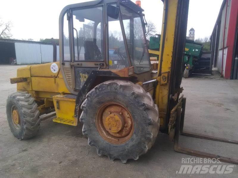 JCB 930 Terenski viličar