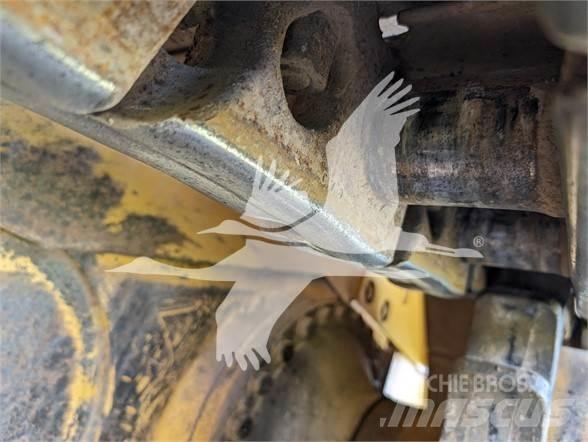 CAT D8T Buldožeri gusjeničari