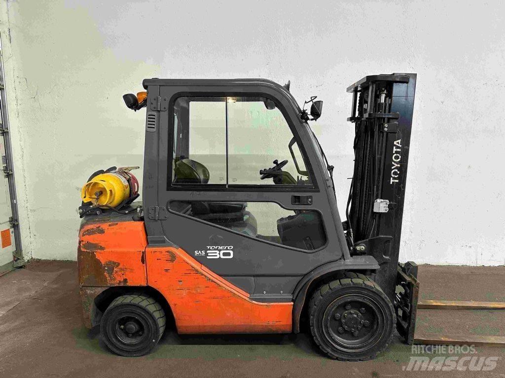 Toyota 02-8FGF30 Plinski viličari
